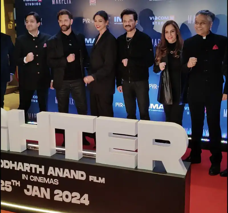 IAF Officers Give Standing Ovation to Siddharth Anand’s Fighter 