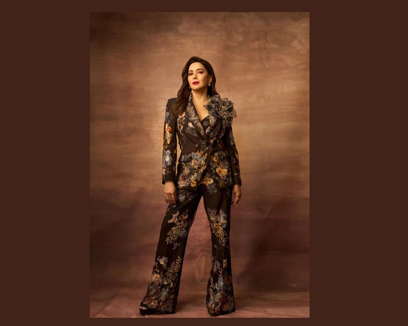 Madhuri Dixit graces the runway for designer Ranna Gill at Lakmé Fashion Week x FDCI