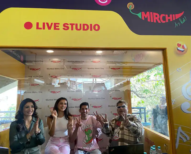 Mirchi Metro Sparkles with Raveena Tandon at Andheri Station, India 