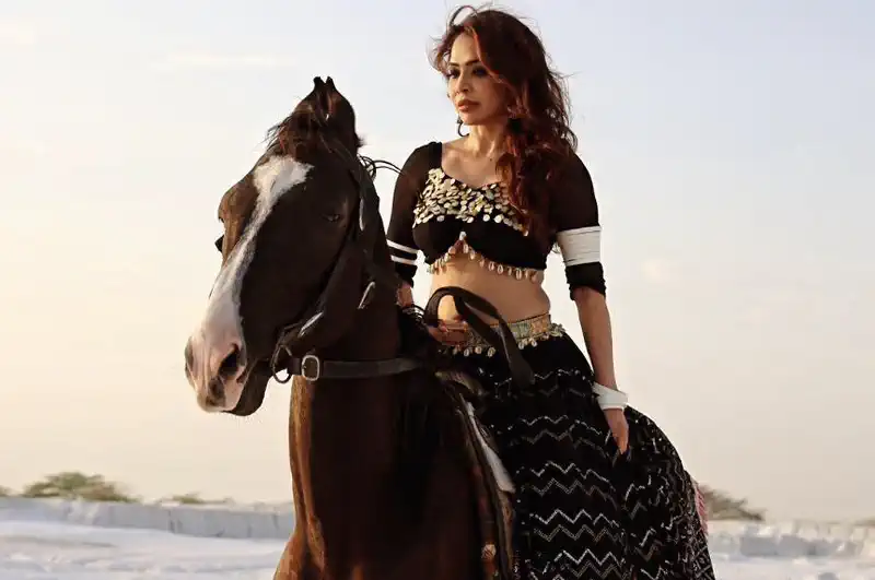 Nikita Rawal Unveils her fusion look in song Kamariya 