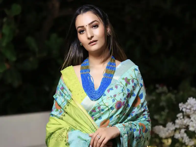 Ramandeep Kaur features in a Punjabi Music Video Saade Mundey Da Viah